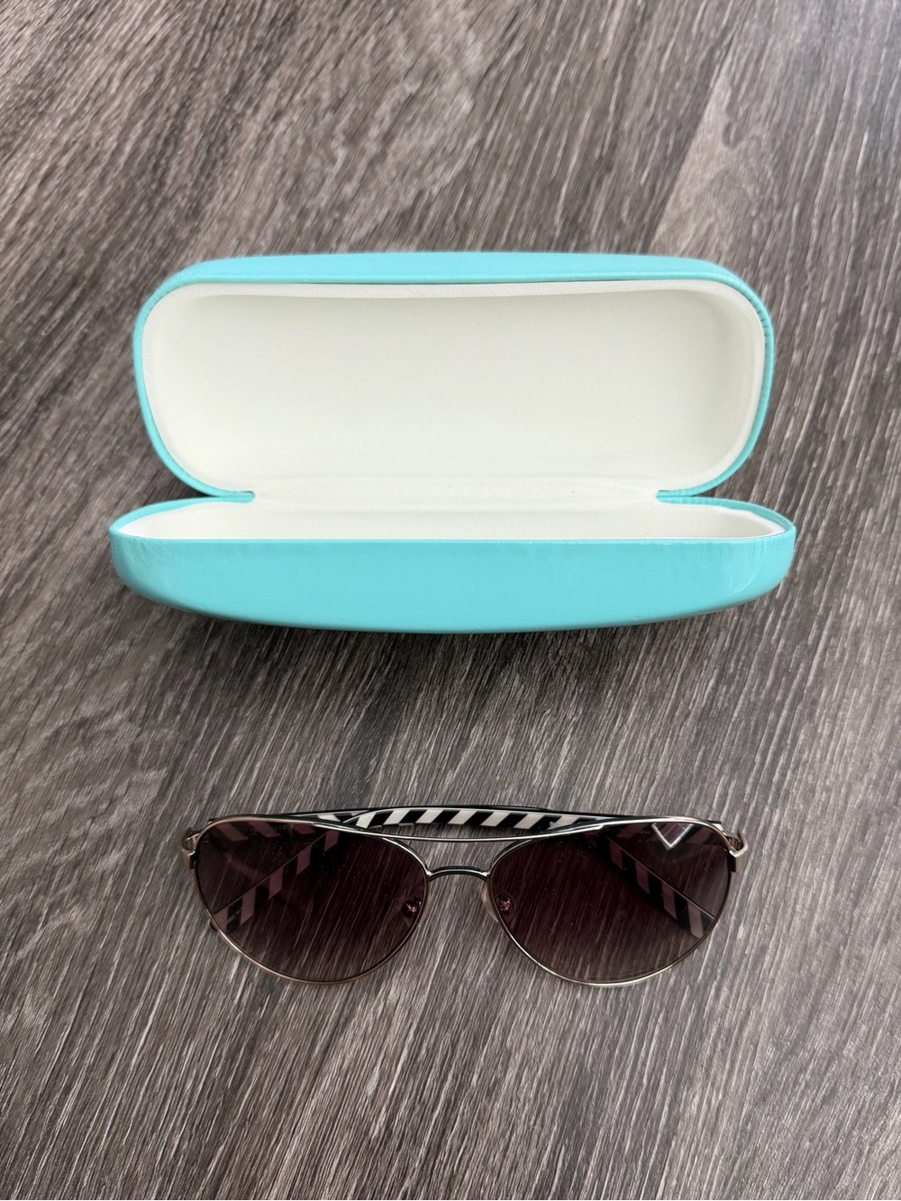 kate spade turquoise hard case with aviator sunglasses